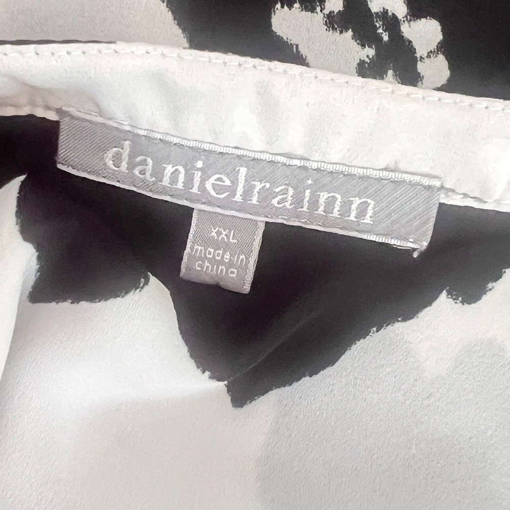 Daniel Rainn Floral Blouse Women XXL Roll Tab Sleeve Black White V-Neck Tunic - Picture 5 of 8